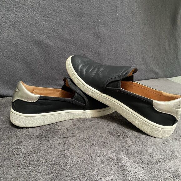 UGG Womens Cas 1019108 Black Leather Low Top Slip On Sneaker Shoes Size 11 - Picture 8 of 9